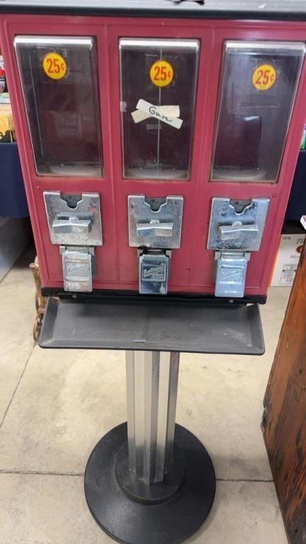 Coin Operated Candy Machine with Key