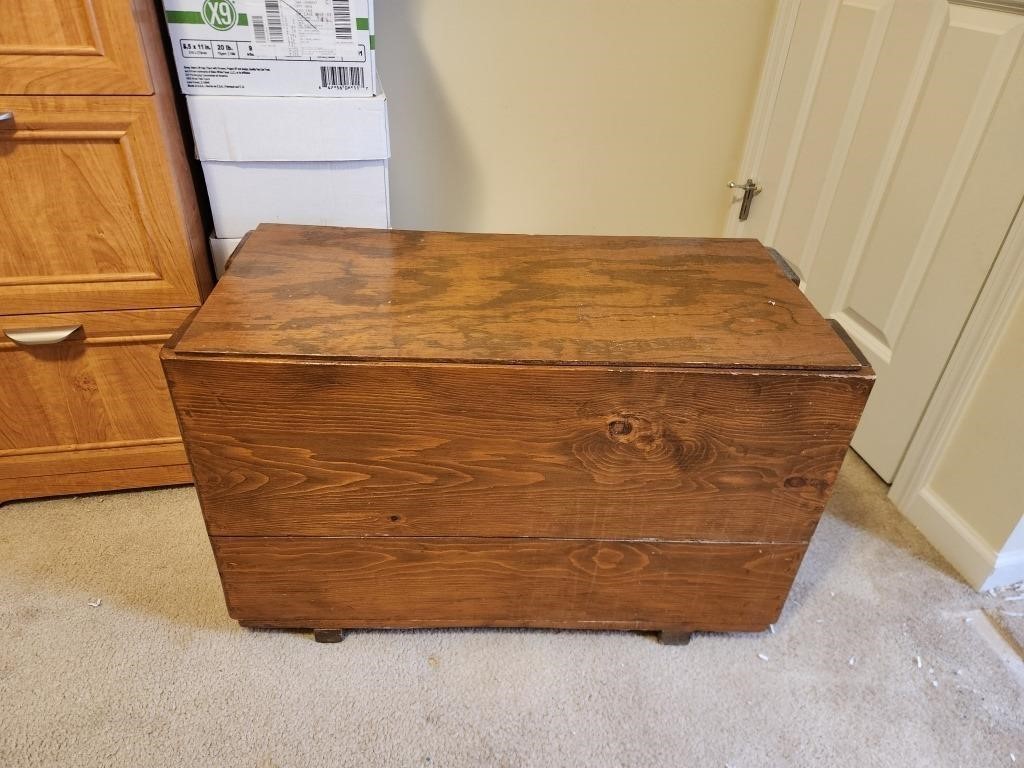 Wood Crate w/ Vintage Chinon Projector