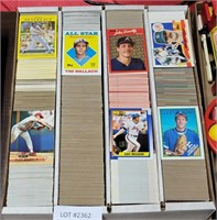 APPROX 2800 MLB TRADING CARDS