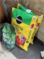 2 Bags of Miracle-Gro Potting Mix & Scotts Rapid-