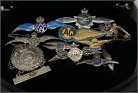 VICTORIAN COIN PURSE & ASSORTED MILITARY BADGES