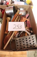 Flat of Misc Kitchen Supplies (Meas Spoons)