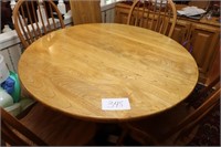 Round Maple table/four chair/leaf