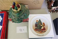 Collector Christmas 82 plate & ceramic tree base