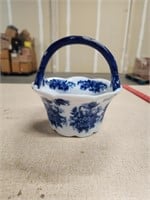 Country White/Blue Porcelain Basket 6"