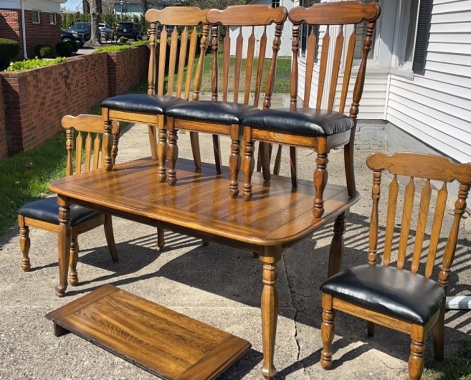 Dining table w/ (6) chairs & Leaf