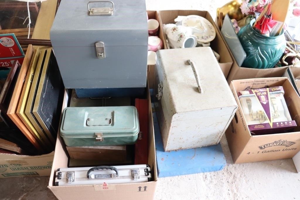 Box Lot - Tools Boxes & Storage Boxes;