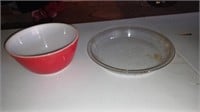 Vintage Pyrex bowl and pie pan