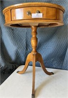 ANTIQUE ROUND END TABLE/BEDSIDE TABLE WITH DRAWER