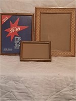 3 picture frames 2 are 8 x 10 5x7. Clean frames