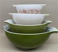 (4) Pyrex Bowls