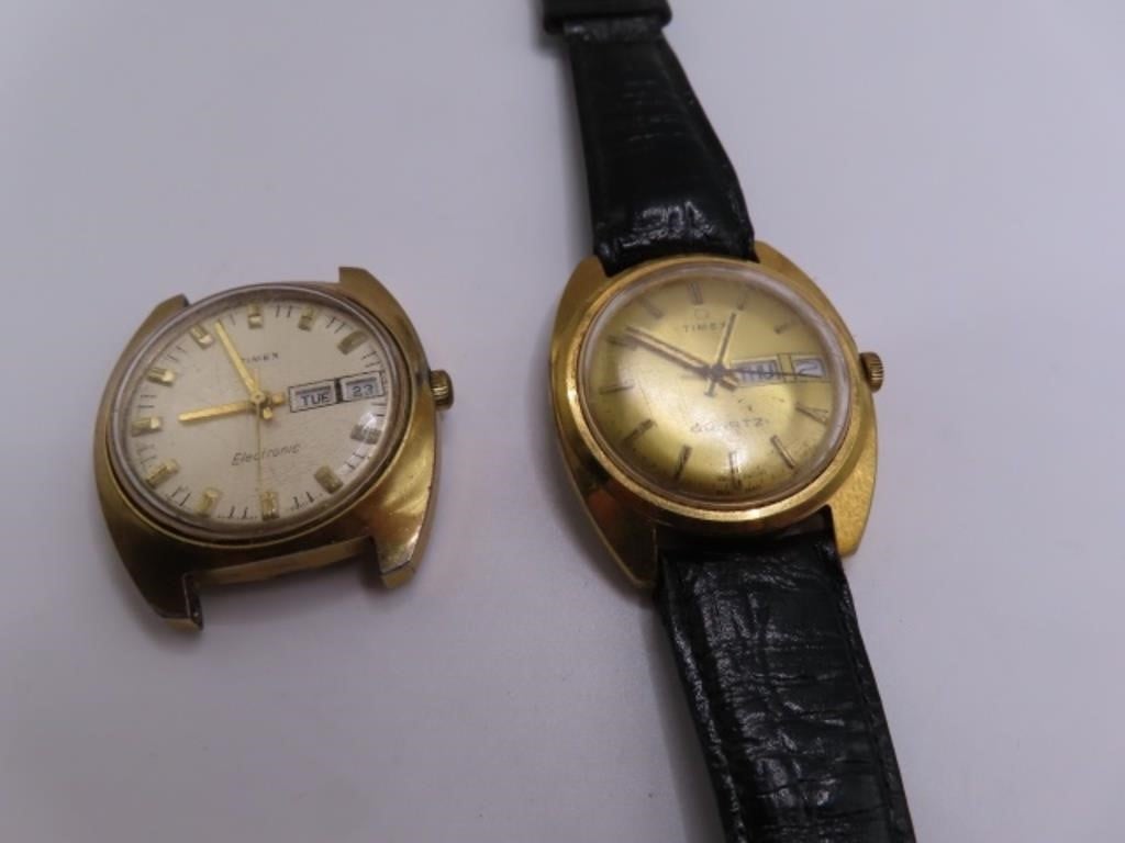 (2) vintage Mens TIMEX thickstyle Wrist Watches