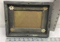 D2) CUTE FLOWER PICTURE FRAME