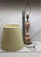 D4) PINK/MAUVE COLORED LAMP & LAMPSHADE