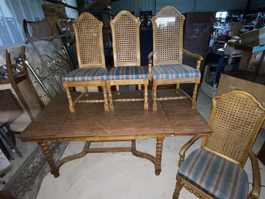 Fabulous Vintage Table, Leaves, Table Cover Chairs