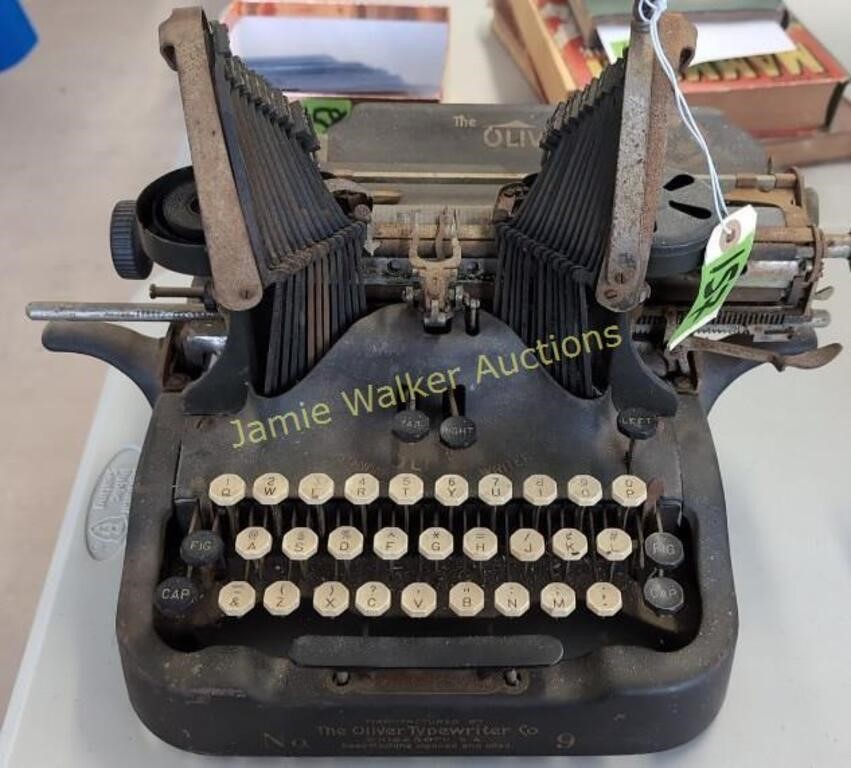 Oliver Batwing Typewriter No. 9