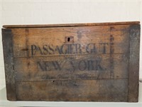 Antique wood crate w/lid. Passagier Gut
