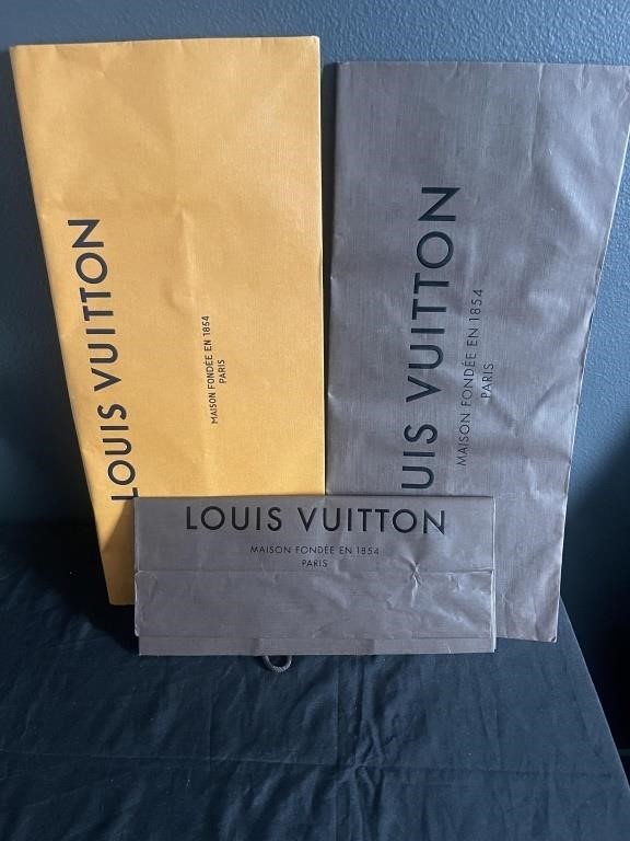 Louis Vuitton paper shopping bags lot