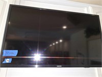 SAMSUNG 32" TV & REMOTE (NO MOUNT) buyer to remove