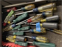 LOT OF PHILLIPS SCREWDRIVERS