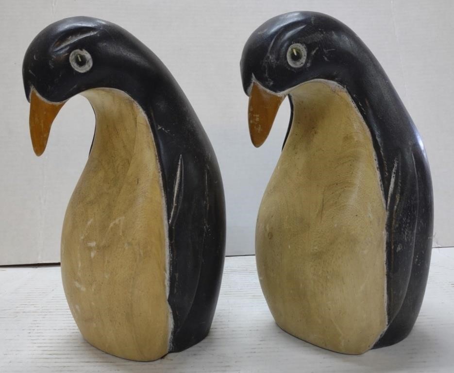 (AI) Costa Rica Decorative Wooden Penguin Statues