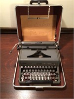 Royal Typewriter with Case - Excellent Condition