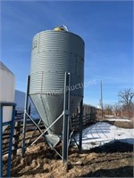 10 Ton Steel Hopper Bottom Grain Bin (Off Site)