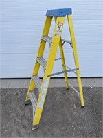 Yellow contractors choice step ladder