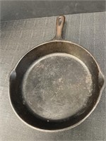 10 1/2in #8 cast iron skillet