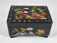 VINTAGE LACQUERED ORIENTAL JEWELRY BOX