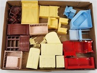 ASSORTED LOT OF VINTAGE DOLL HOUSE FURNITURE