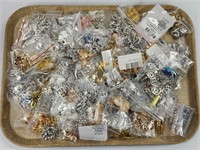 LARGE ASSORTMENT OF JEWELRY CHARMS
