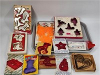 ASSORTED LOT OF VINTAGE COOKIE CUTTERS HRM