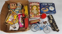 ASSORTED LOT OF VINTAGE TOYS