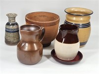 ASSORTED LOT OF CONTEMPORARY POTTERY