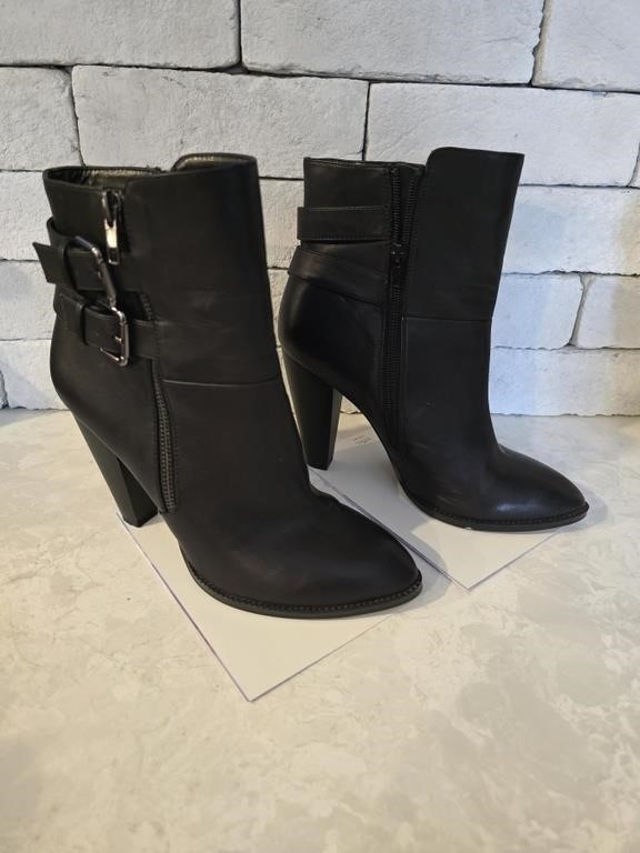 Like New - Ladies Le Chateau black dress boots