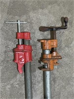 2 Pipe Clamps