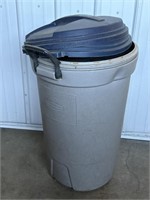 Rubbermaid Garbage Can