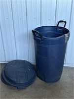 Rubbermaid Garbage Can