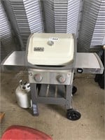 WEBER GAS GRILL WITH TANK
