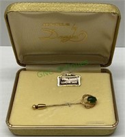 Vintage gold filled and jade lapel pin    808