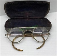 Vintage Bausch & Lomb eyeglasses with case   1733
