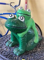 Outdoor frog piggyback lawn decoration of heavy