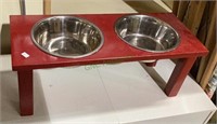 Elevated dog bowl holder with two 8 inch
