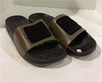 New men’s 5.11 tactical sandals size 10.   1442