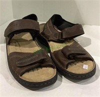 New men’s Dockers sandals size indicates an