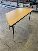 4ft trapezoid classroom table