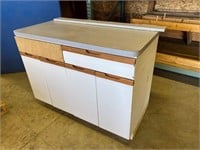 2pcs- 24" base cabinets w/ 48" top