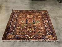 Beautiful Persian accent rug with fringed edges