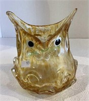 Beautiful glass owl themed vase measuring 6